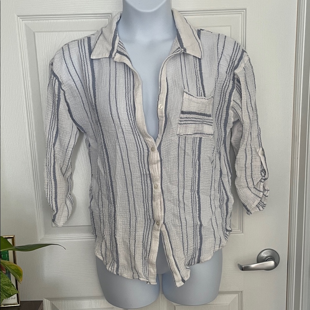 Kona Sol White and Blue Striped Button Down Shirt Size Small 100% cotton